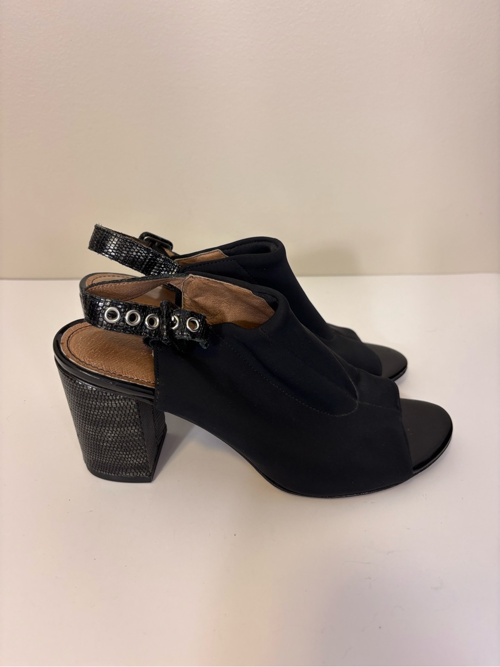 Donald J. Pliner Black Peep-Toe Block Heel Slingback Sandals 6.5